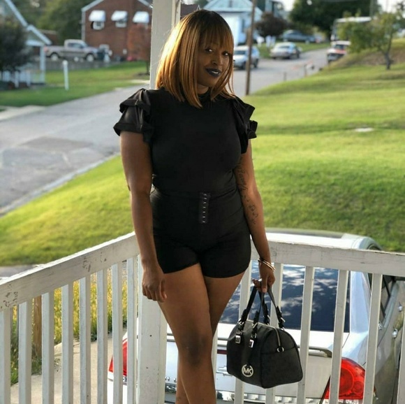 BLACK SLEEVELESS RUFFLES MOCK NECK BODYSUIT - Picture 2 of 3